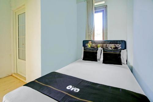 Postel nebo postele na pokoji v ubytování OYO 94834 Homestay Arjuna Near Taman Safari 2 Prigen