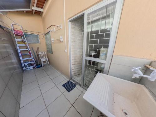 Ένα μπάνιο στο Compact apartment for 6 people