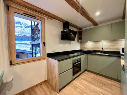 CHALET - DUPLEX neuf 8 pax - pied des pistes - parking privé - cheminée - Skiroom - 3 rooms & mezzanine