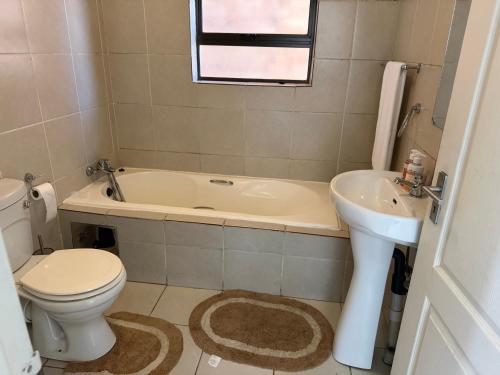 Et badeværelse på Your easy stay OR Tambo