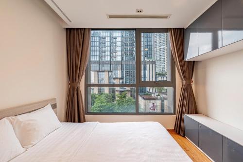 En eller flere senge i et værelse på Landmark Horizon Apartment