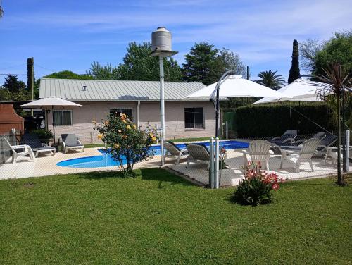 Bazén v ubytování Cabañas Midelem nebo v jeho okolí