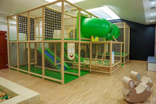 Μία ή περισσότερες κουκέτες σε δωμάτιο στο Hotel Reśliński