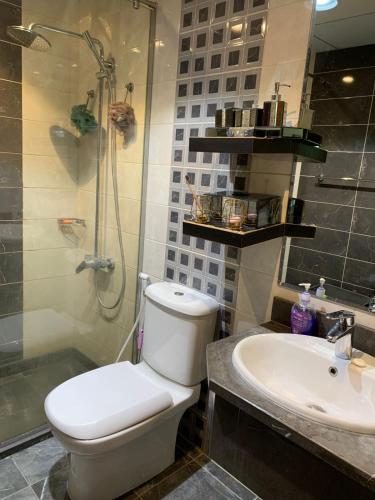 Ένα μπάνιο στο Luxury Room in Ajman