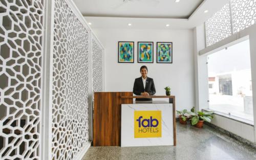 Khu vực sảnh/lễ tân tại FabHotel Jaswinder Bhawan