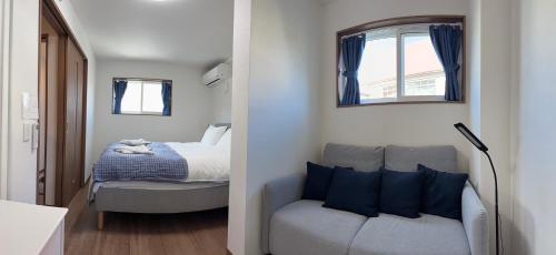 En eller flere senge i et værelse på Myoko Station House