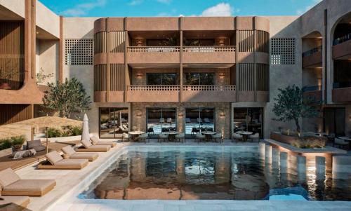 ein Gebäude mit einem Swimmingpool vor einem Gebäude in der Unterkunft Aethra in Nydri