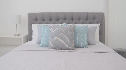 Postel nebo postele na pokoji v ubytování Bambú Luxury Stay-10 min from Airport