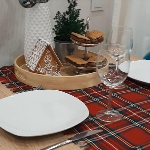 Ποτά στο Gelbe Koffer - Design-Apartment in Schiffweiler - Self-Check-in - 2 Parkplätze - WLAN - Balkon mit Gartenzugang - private Terrasse - ruhig gelegen - Nähe See & Wald - bis 4 Pers