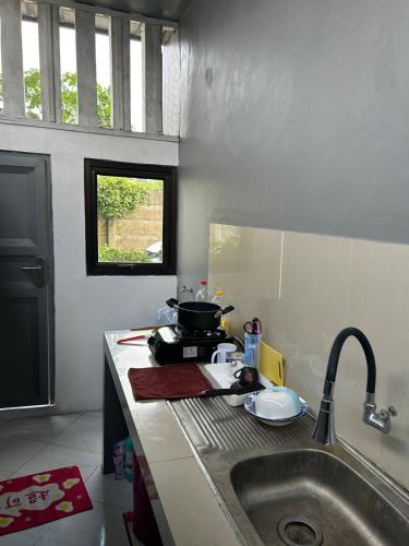 Η κουζίνα ή μικρή κουζίνα στο Magnolia Homestay