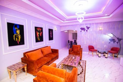 Χώρος καθιστικού στο 778 Stone House Apartment