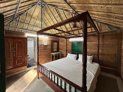 Ένα ή περισσότερα κρεβάτια σε δωμάτιο στο Satya Farm House