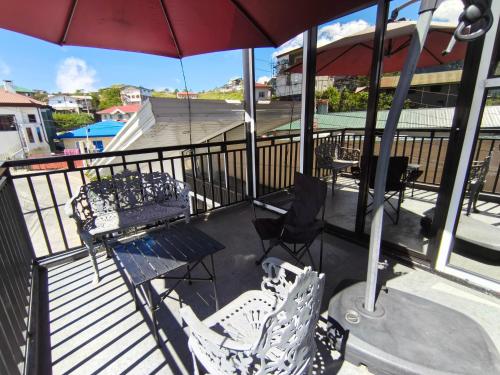 Un balcón o terraza de Cozy 2 rooms, 2 bathrooms, Loft, Balcony with Free Parking