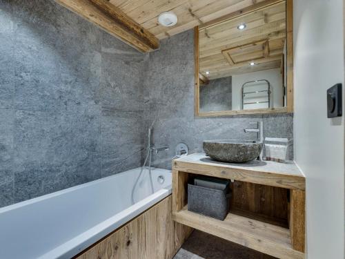 Koupelna v ubytování Appartement 4 chambres à Tignes le Lac, proche des pistes, cheminée, parking couvert - FR-1-641-20