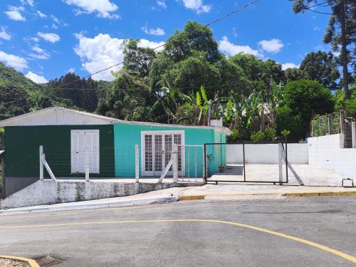 Het gebouw waarin het vakantiehuis zich bevindt