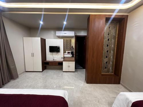 TV a/nebo společenská místnost v ubytování Ambassador Homestay - A Experiential Stay