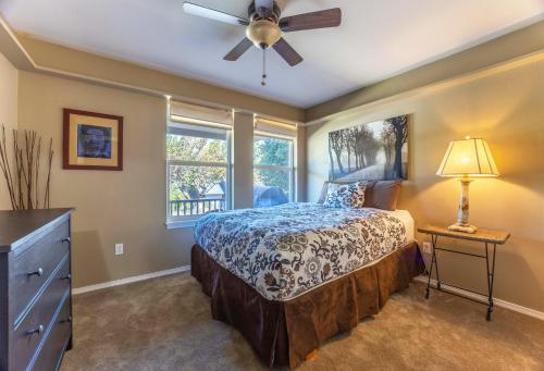 Postel nebo postele na pokoji v ubytování Devon Court