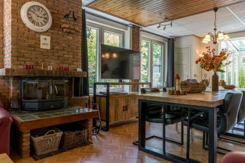 an open kitchen with a brick wall and a fireplace at Noorderburcht in Oosterend