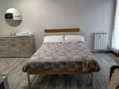 Postel nebo postele na pokoji v ubytování Monolocale policlinico gb rossi borgo roma verona