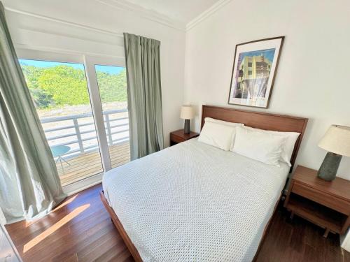 Voodi või voodid majutusasutuse Blue For You, 3 bedroom home with pool, Hope Town toas