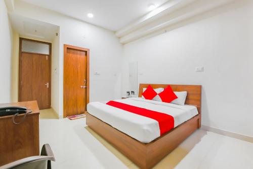 Ένα ή περισσότερα κρεβάτια σε δωμάτιο στο Hotel O Mapples Inn Palace