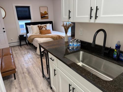 Η κουζίνα ή μικρή κουζίνα στο Aqua Amour Studio