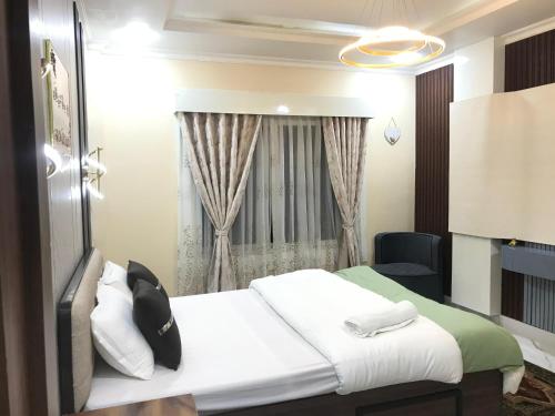 Ένα ή περισσότερα κρεβάτια σε δωμάτιο στο Omnia Luxe Villa