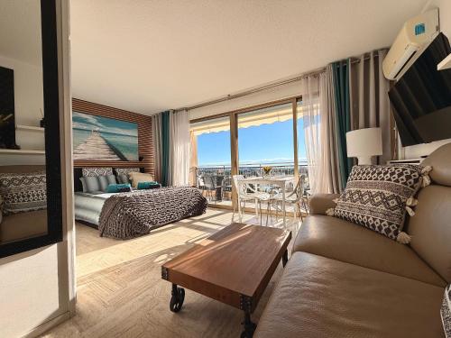 Χώρος καθιστικού στο My Resid Appart Divina Cannes Marina vue mer