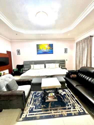 Afbeelding uit fotogalerij van Avrum Apartments in Abuja