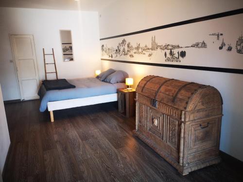 En eller flere senge i et værelse på Appartement semi-troglodytique