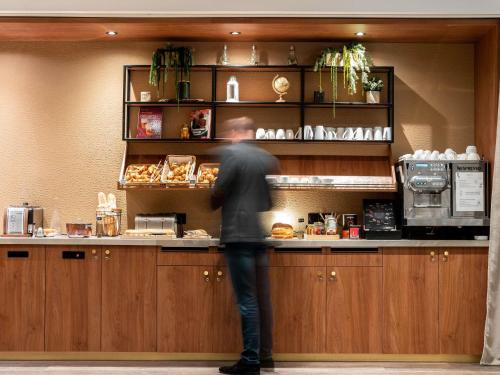 Принадлежности для чая и кофе в Mercure Paris Ouest Saint Germain