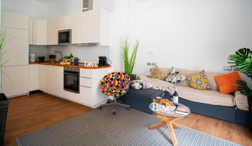 Premium Apt Steps from Picasso House by TuriVida