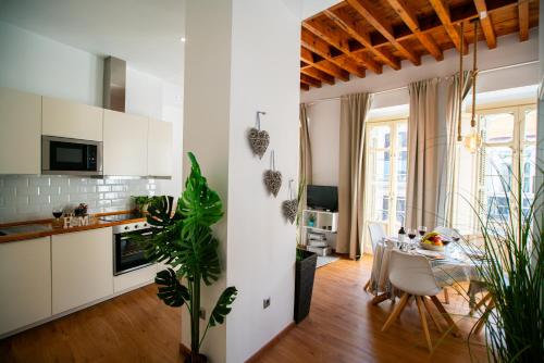 Premium Apt Steps from Picasso House by TuriVida