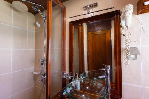 Ένα μπάνιο στο Freedom Cruise Ha Long Bay - Lan Hạ Bay