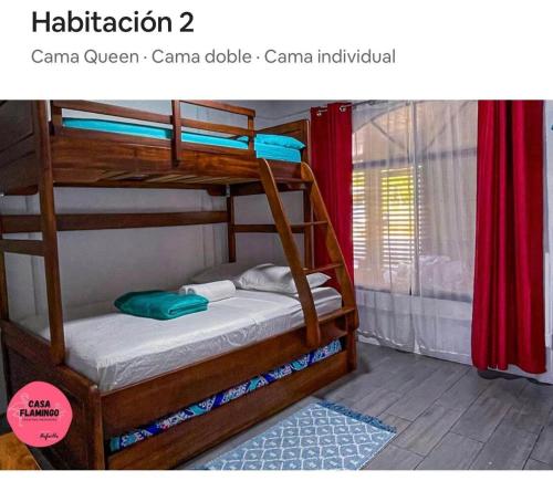 ウビタにあるCasa Selva Vivaの部屋に二段ベッドがいくつかある