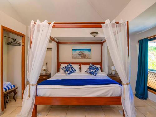 Bonsai rentals - West Bay Private Rooms
