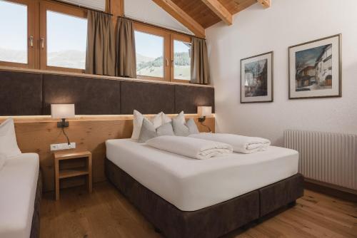 Ένα ή περισσότερα κρεβάτια σε δωμάτιο στο alpina&more APARTMENTS I ZIMMER