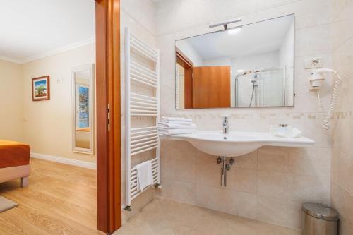 Ένα μπάνιο στο Villa Tunera - Luxury Apartments I