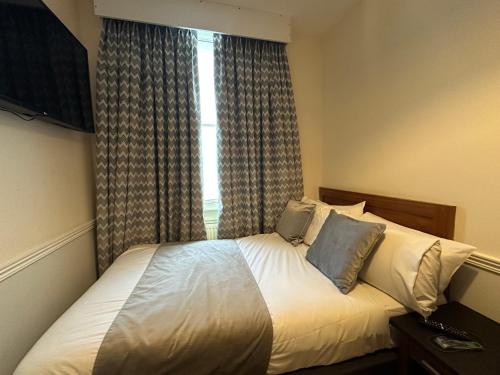 Кровать или кровати в номере Hotel Cavendish