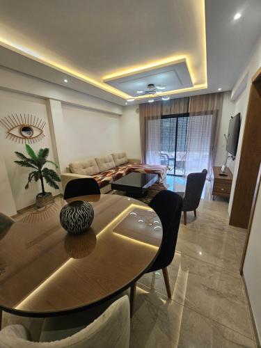 Χώρος καθιστικού στο Luxueux S+2 Menzah5