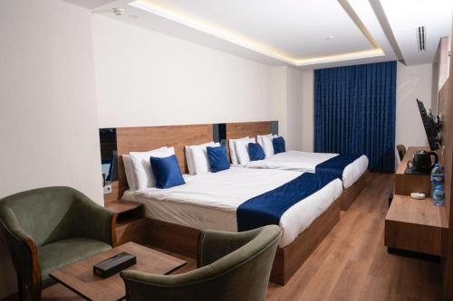 Ένα ή περισσότερα κρεβάτια σε δωμάτιο στο Erbil Platinum Hotel