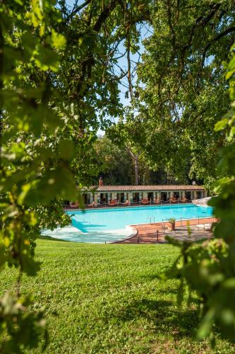 Borgo San Luigi — Pool view