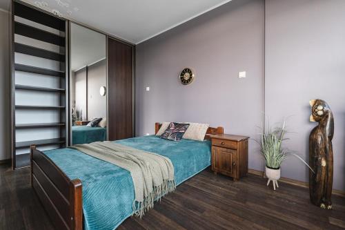 Ένα ή περισσότερα κρεβάτια σε δωμάτιο στο Apartment 60 m with a panoramic terrace 11th floor