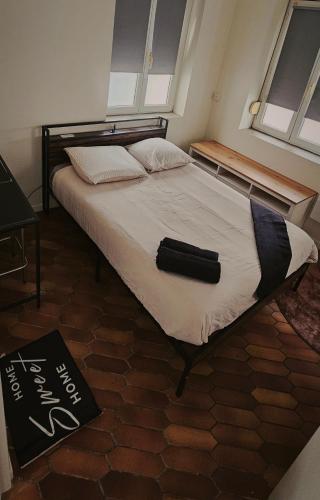 a large bed in a room with a sign on it at Le cœur d'Arras 1 in Arras