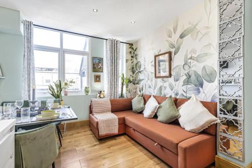 a living room with a couch and a table at Elegant 2 Bed and 3 Bath Apt in the Heart of Covent Garden ZONE 1 in London
