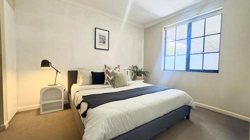 Кровать или кровати в номере Walk to Grand Prix and St Kilda Beach