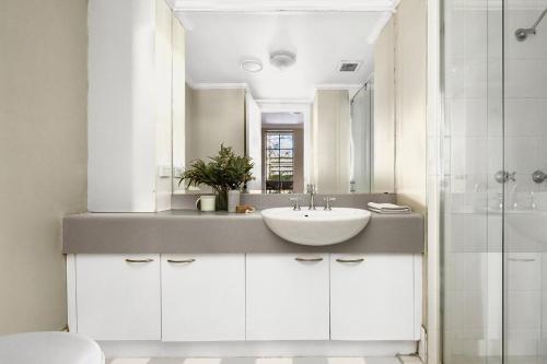 Ванная комната в Walk to Grand Prix and St Kilda Beach