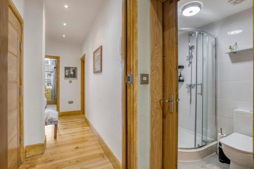 a bathroom with a glass shower and a toilet at Elegant 2 Bed and 3 Bath Apt in the Heart of Covent Garden ZONE 1 in London