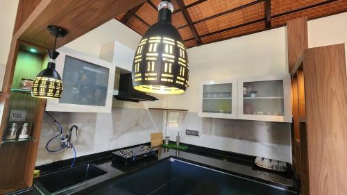 Η κουζίνα ή μικρή κουζίνα στο Niksh Farm Stay