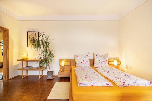 Una cama o camas en una habitación de Gemütliches Apartment In Lohmen